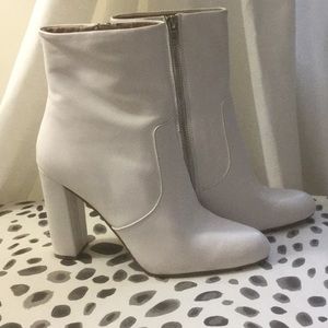 Steve Madden Editor White Leather Booties Size 7.5
